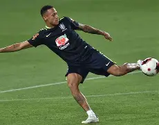 包含今夜欧联传出新动向，巴黎圣日耳曼防线松动，管理层表态：信心回归，赛程密集仍需轮换的词条-9游游戏官网